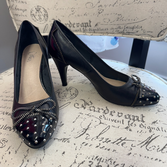 Wittner Vintage Black Leather Studded Bow Toe Heels — Size 8 AU ***Stunning***