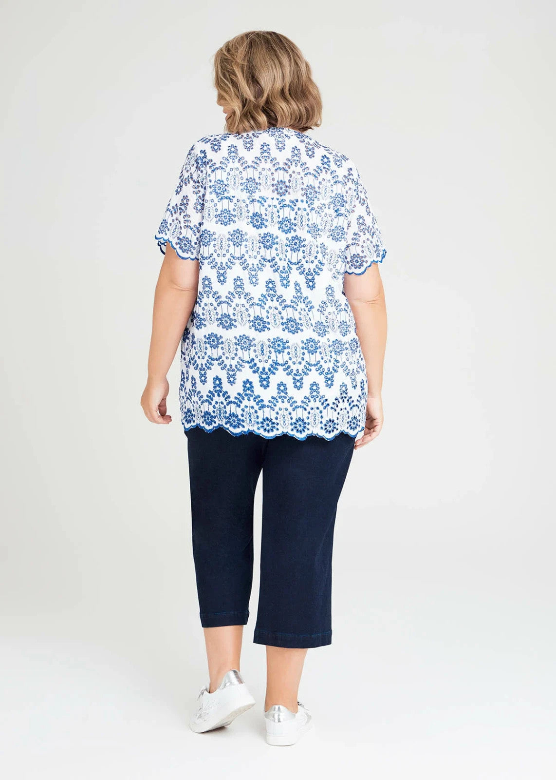 ✨ Taking Shape Natural Contrast Broderie Top ✨ Plus Size 24 | White / Blue