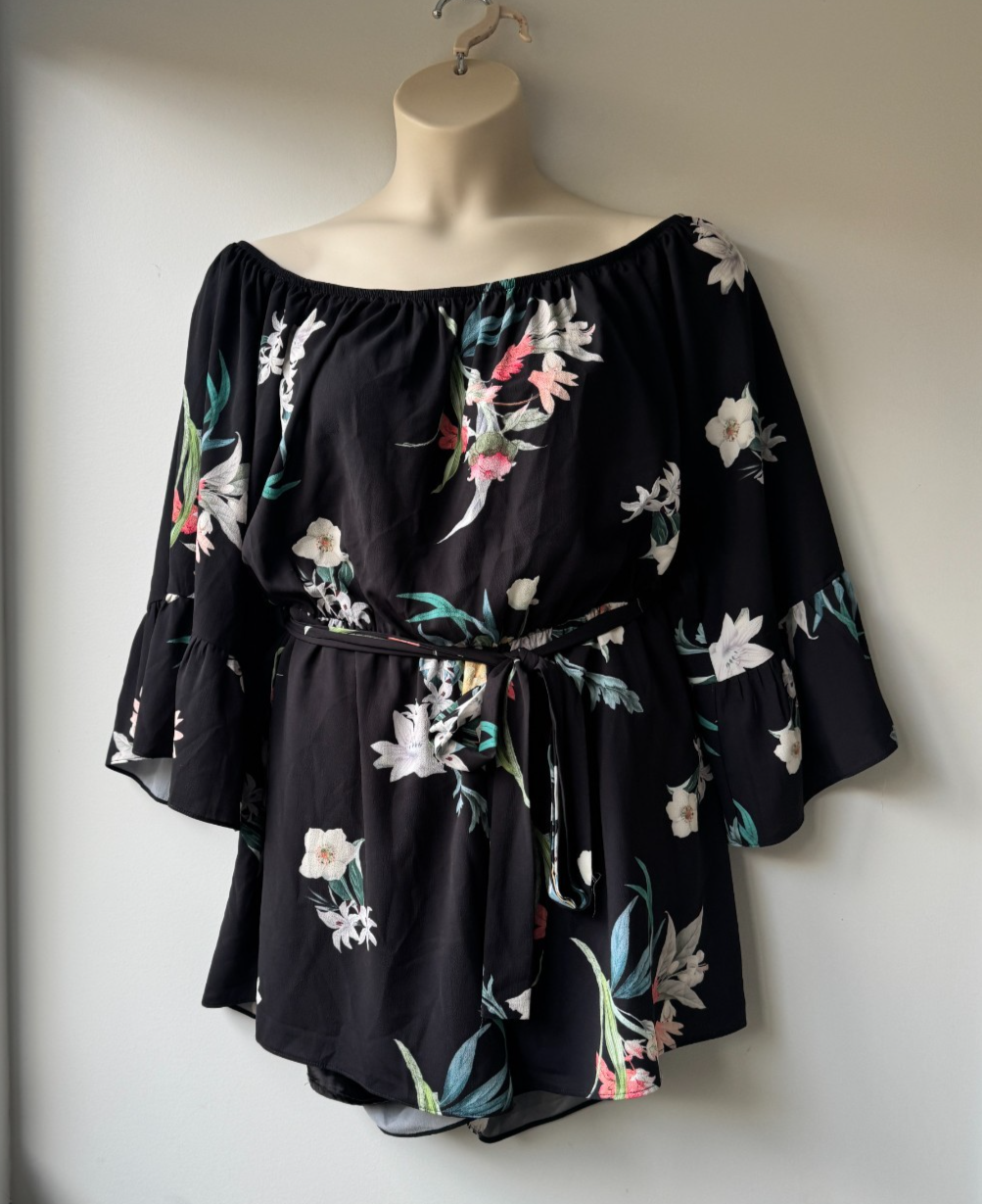 City Chic Playsuit Plus Size XS 14 Stunning and Elegant RRP $140 🖤 As New 🖤