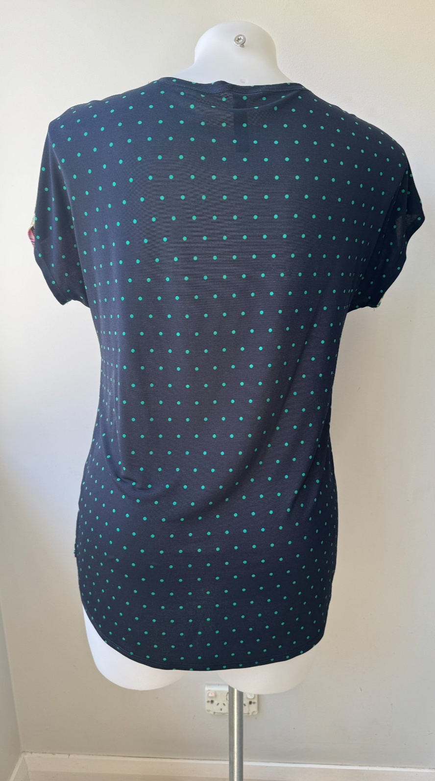 Taking Shape Beautiful Floral top Easy Care No Iron Plus size XXS 12-14