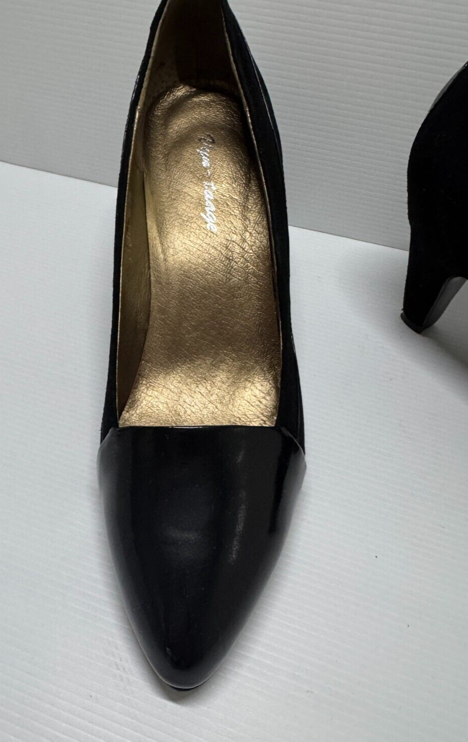 Stylish Black Patent  Black Leather and Suede Shoes Pumps Size 8.5 Aus 39 Eu