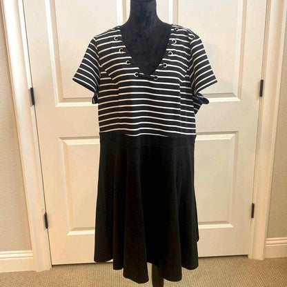 City Chic Black and White Striped Dress With Eyelet Lace Up V-Neck Front Size 20