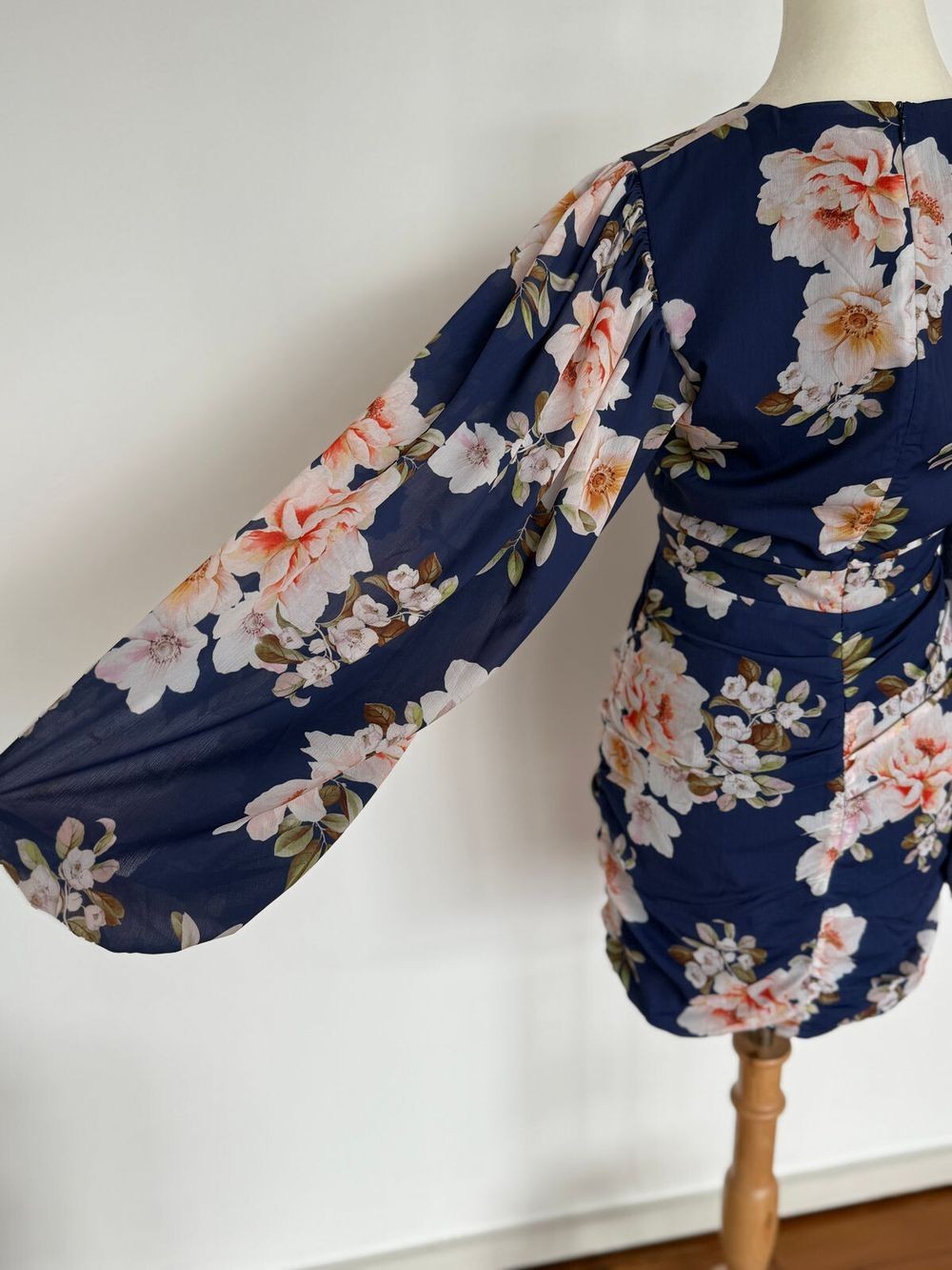 Showpo Latiana Ruched Plunge Neck Mini Dress Floral Plus Size 20 NEW RRP $120