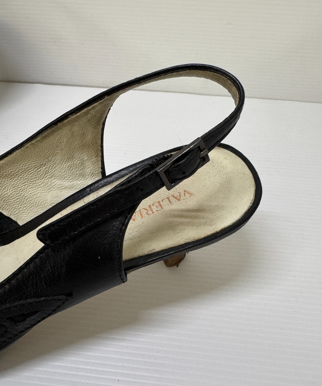 Valeria Grossi Black Leather Slingback Heels  EU39  AU  8 Cutout Design 5cm Heel