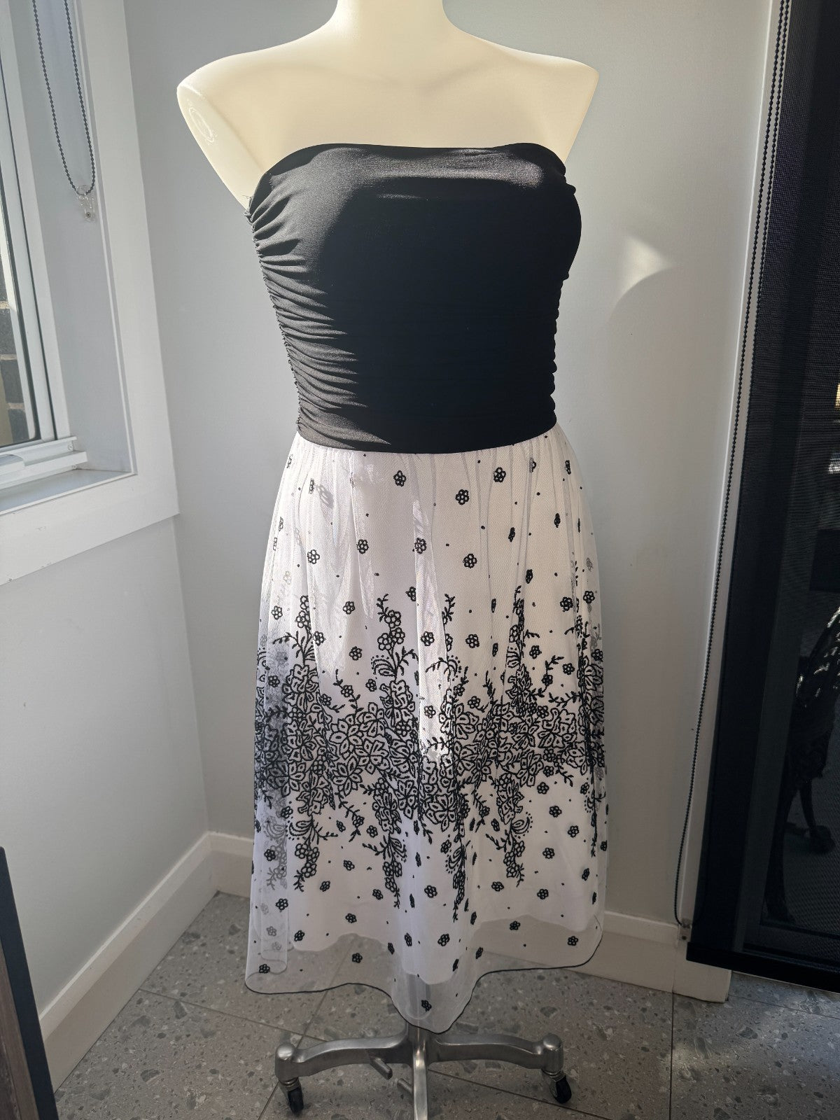 Speechless Black & White Strapless Party Dress Beaded  Tulle Lined 🖤 Size 14-16