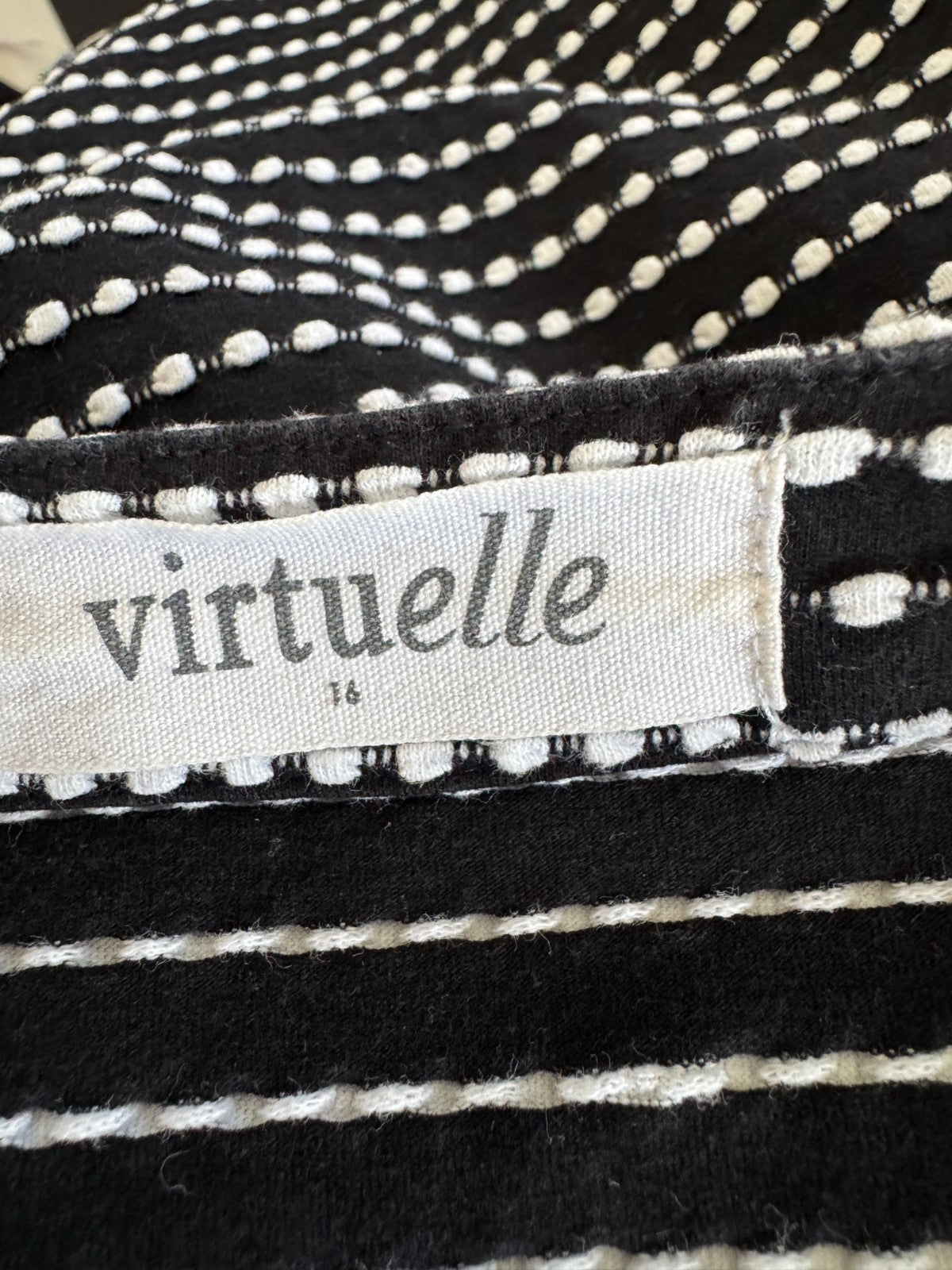 Taking Shape Plus Size 16 Black & White Cotton Top Relaxed Fit 3/4 Sleeve As New