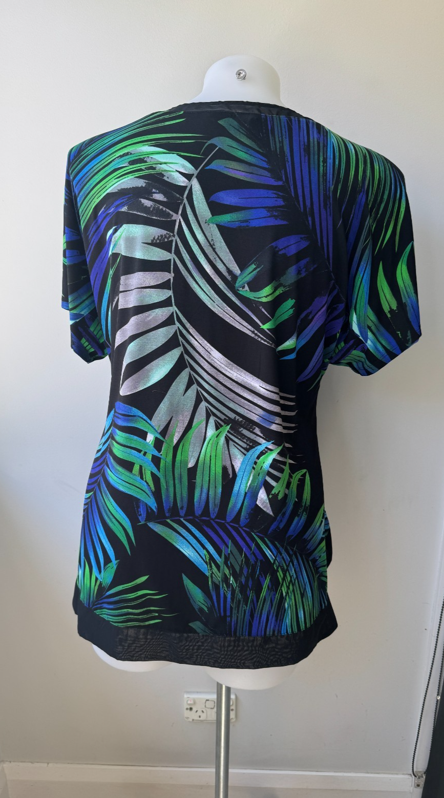 Taking Shape Colourful Top Plus Size S 14-16 Short Sleeve Easycare no iron