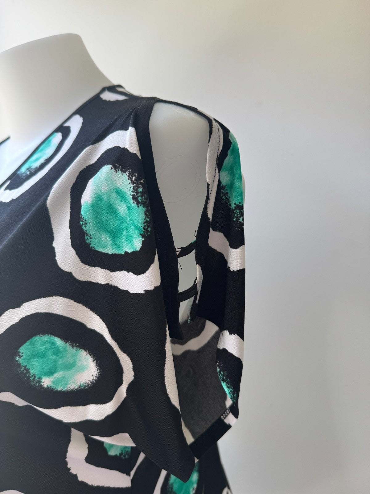 Taking Shape Beautiful Cold Shoulder Top Easy Care No Iron Plus Size XXS 12-14