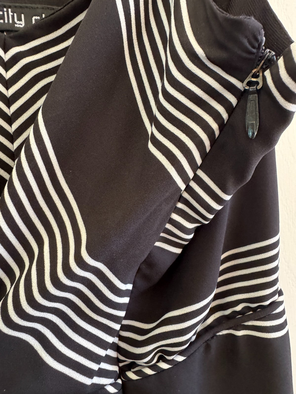 City Chic Stripe Maxi Dress Black/White Plus Size XL 22 New RRP $159 as New