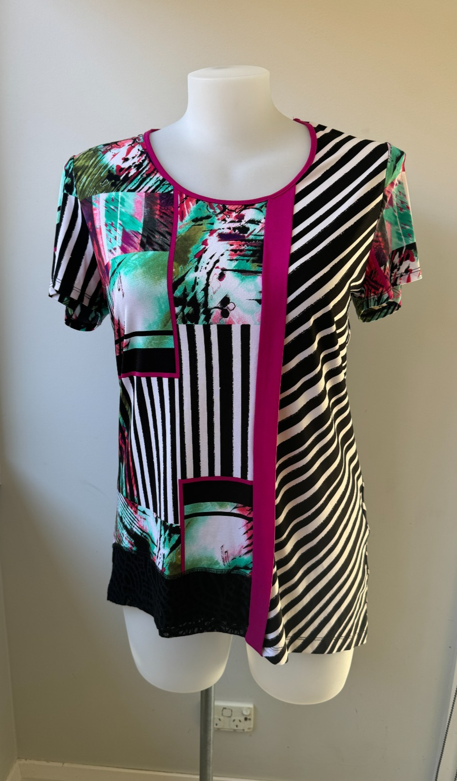TS TAKING SHAPE Black/Pink/White/Green Geometric TOP SIZE XS=14/16