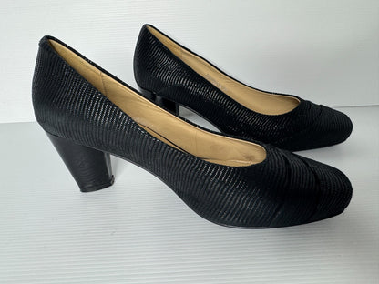 Women Textured Block Heel Black Leather Shoes  Near New Condition Size 39/8.5