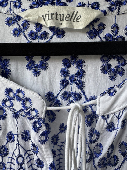 ✨ Taking Shape Natural Contrast Broderie Top ✨ Plus Size 24 | White / Blue