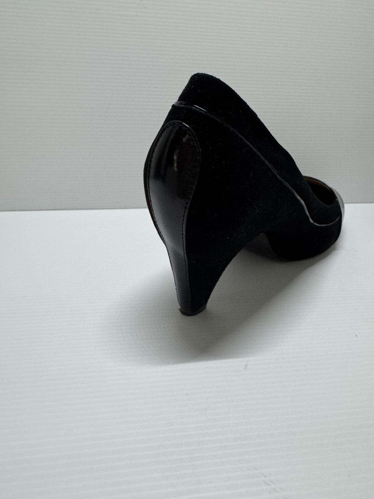 Stylish Black Patent  Black Leather and Suede Shoes Pumps Size 8.5 Aus 39 Eu