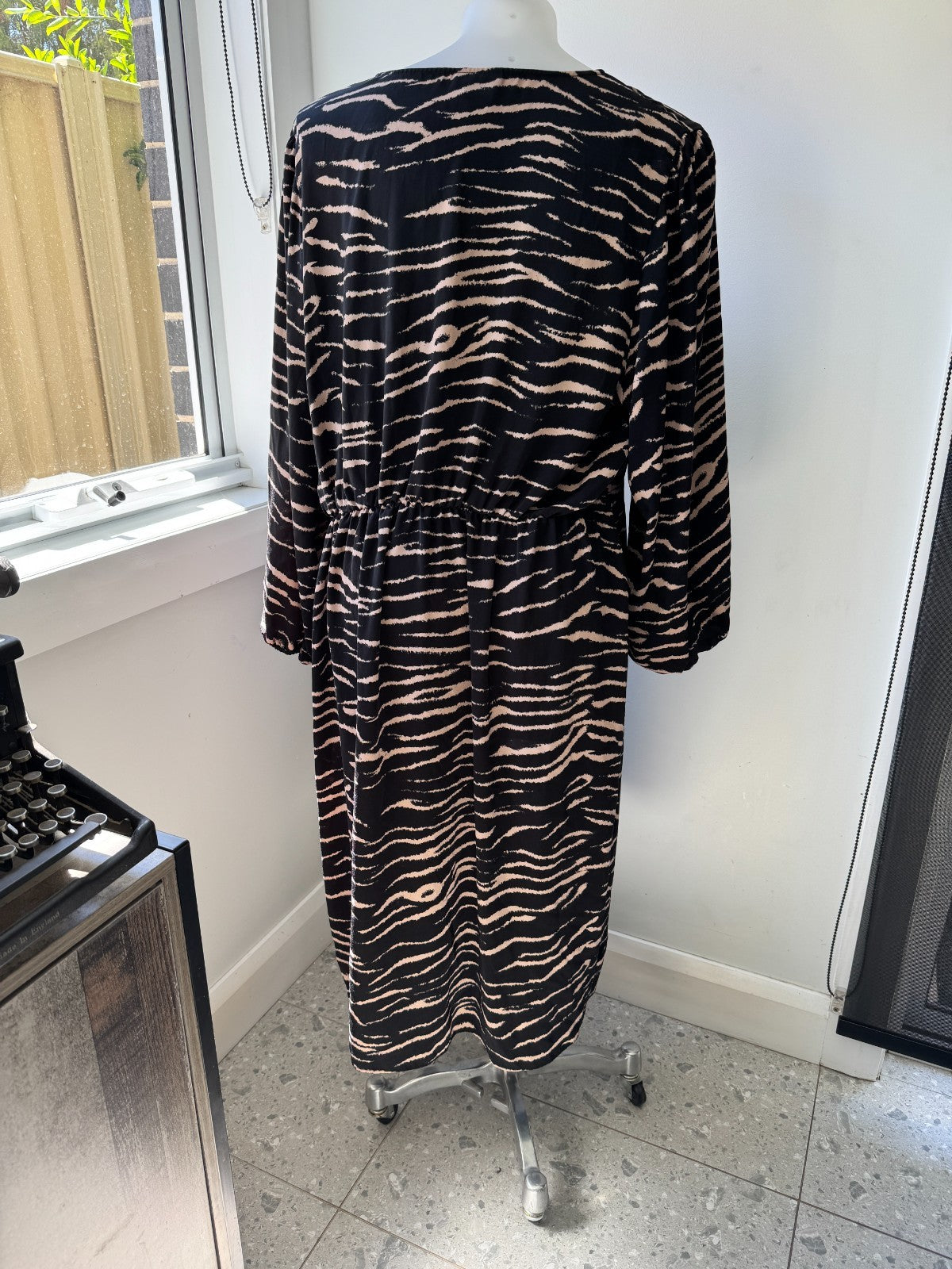 City Chic ✨  Faux Wrap Animal Print Dress ✨  – Brown/Black Size XXL 24 RRP $149