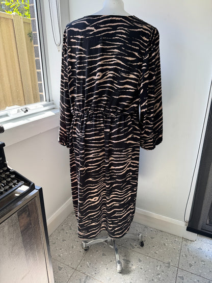 City Chic ✨  Faux Wrap Animal Print Dress ✨  – Brown/Black Size XXL 24 RRP $149
