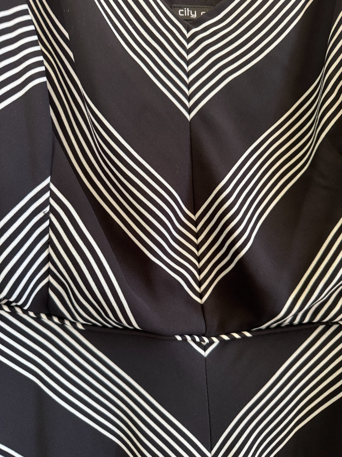 City Chic Stripe Maxi Dress Black/White Plus Size XL 22 New RRP $159 as New