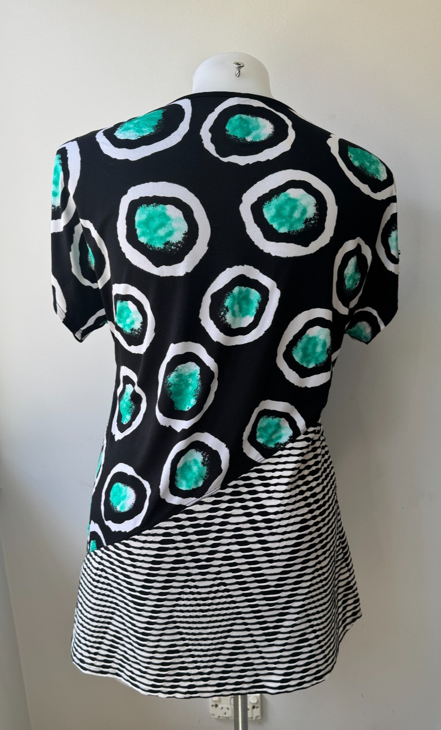 Taking Shape Beautiful Cold Shoulder Top Easy Care No Iron Plus Size XXS 12-14
