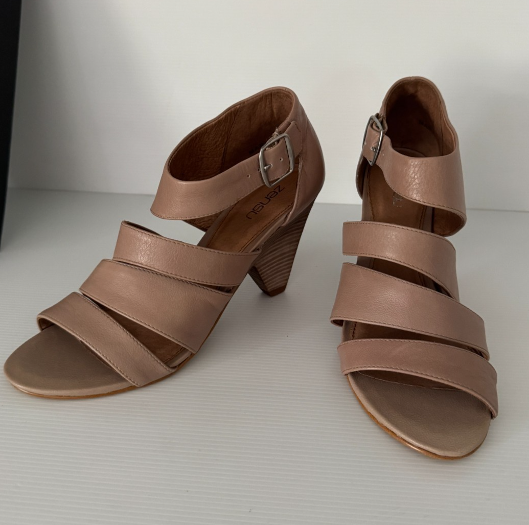 Zensu Heeled Sandal Size 8 Black Taupe New Leather  RRP $130 Stunning