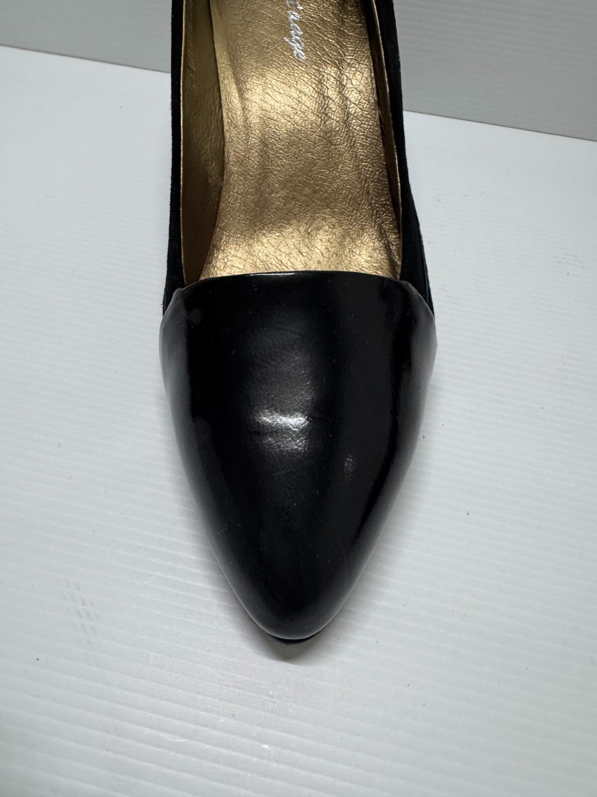 Stylish Black Patent  Black Leather and Suede Shoes Pumps Size 8.5 Aus 39 Eu
