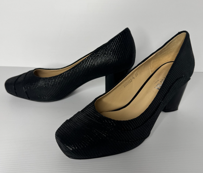 Women Textured Block Heel Black Leather Shoes  Near New Condition Size 39/8.5
