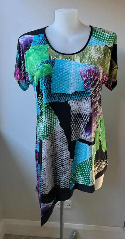 Taking Shape Abstract Print Top – Short/Split Sleeve Design – Plus Size XS 14-16