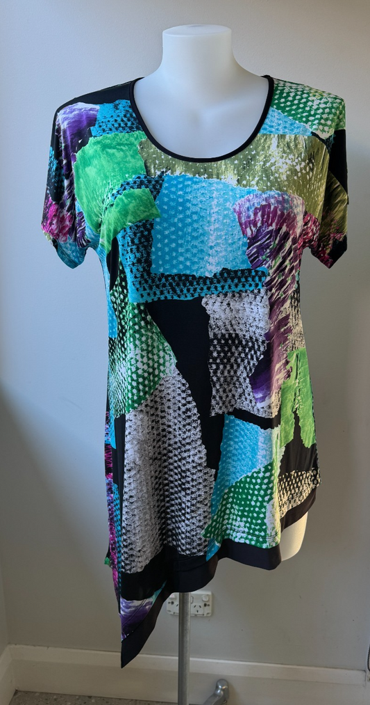 Taking Shape Abstract Print Top – Short/Split Sleeve Design – Plus Size XS 14-16