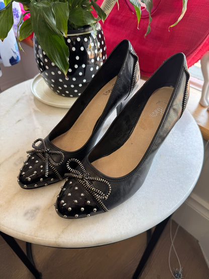 Wittner Vintage Black Leather Studded Bow Toe Heels — Size 8 AU ***Stunning***