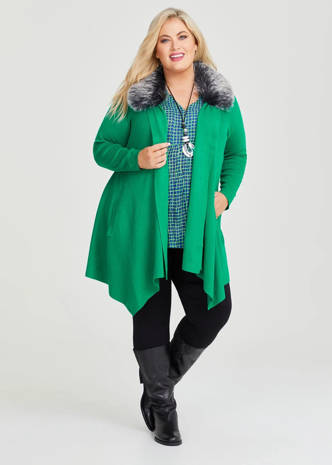 Taking Shape V-neck Bamboo Crush Top in Green Print  Plus Size 22 RRP $120 New