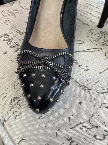 Wittner Vintage Black Leather Studded Bow Toe Heels — Size 8 AU ***Stunning***