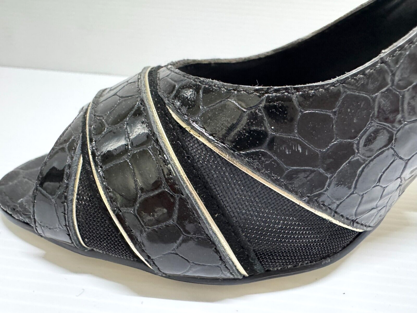 Black Patent Leather Shoes  Size 8 Aus Stunning as new with box and spare heels