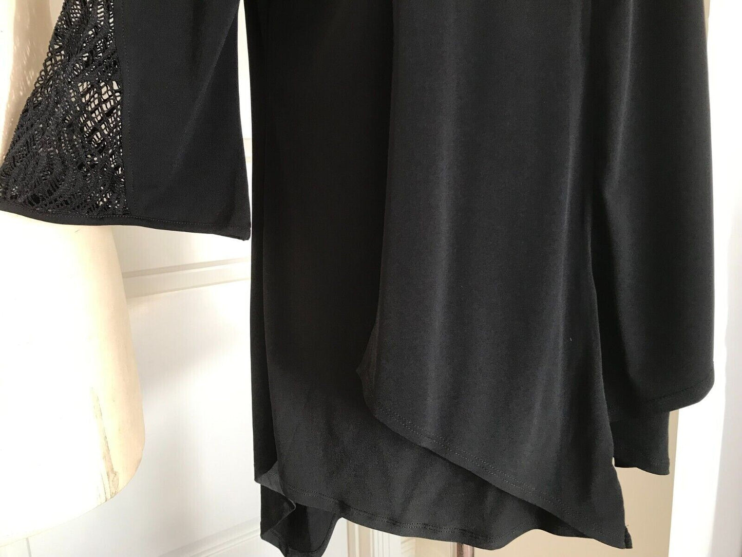 TAKING SHAPE Luna Lace Tunic Size S (16-18) rrp $119.95 New With Tag