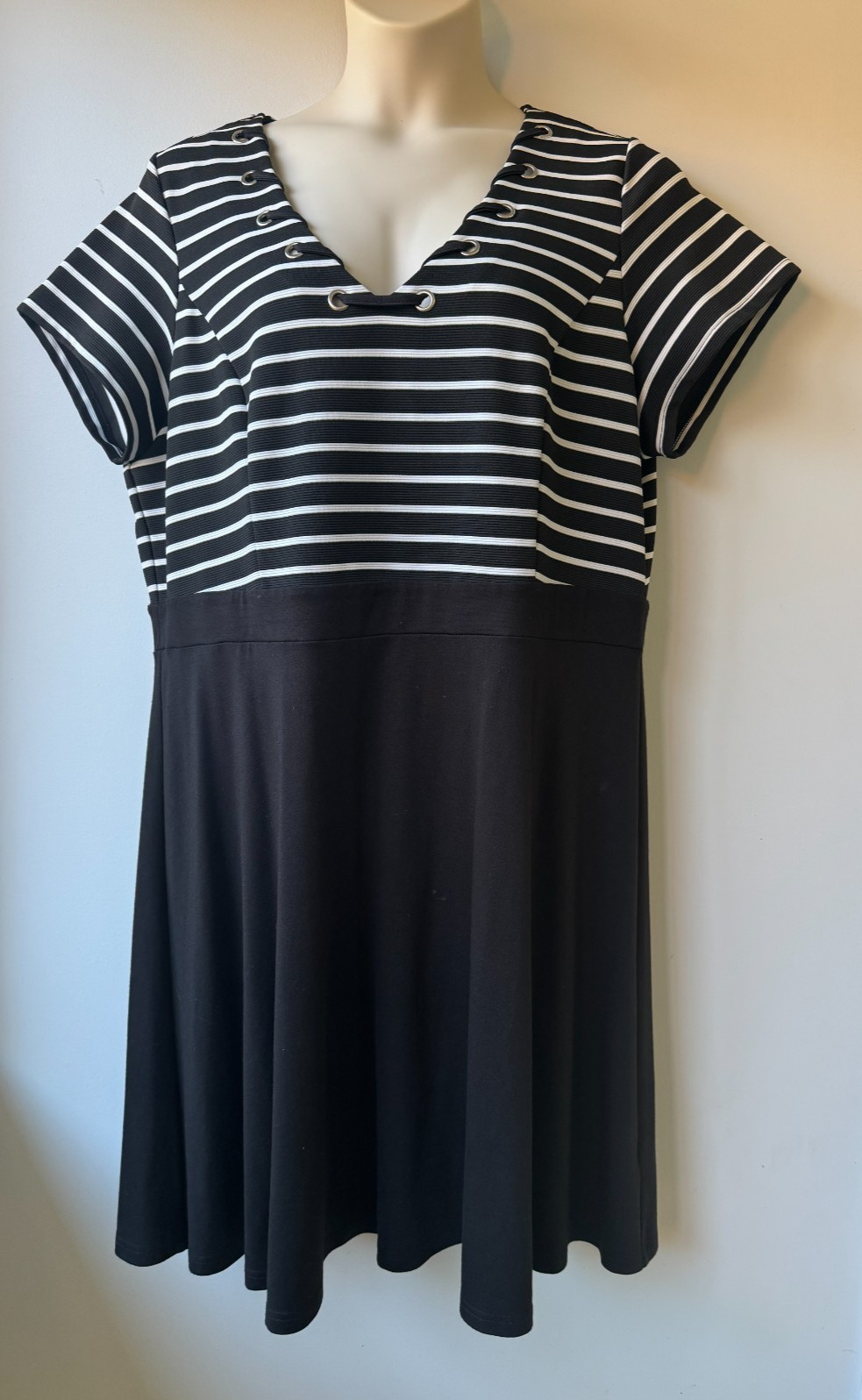 City Chic Black and White Striped Dress With Eyelet Lace Up V-Neck Front Size 20