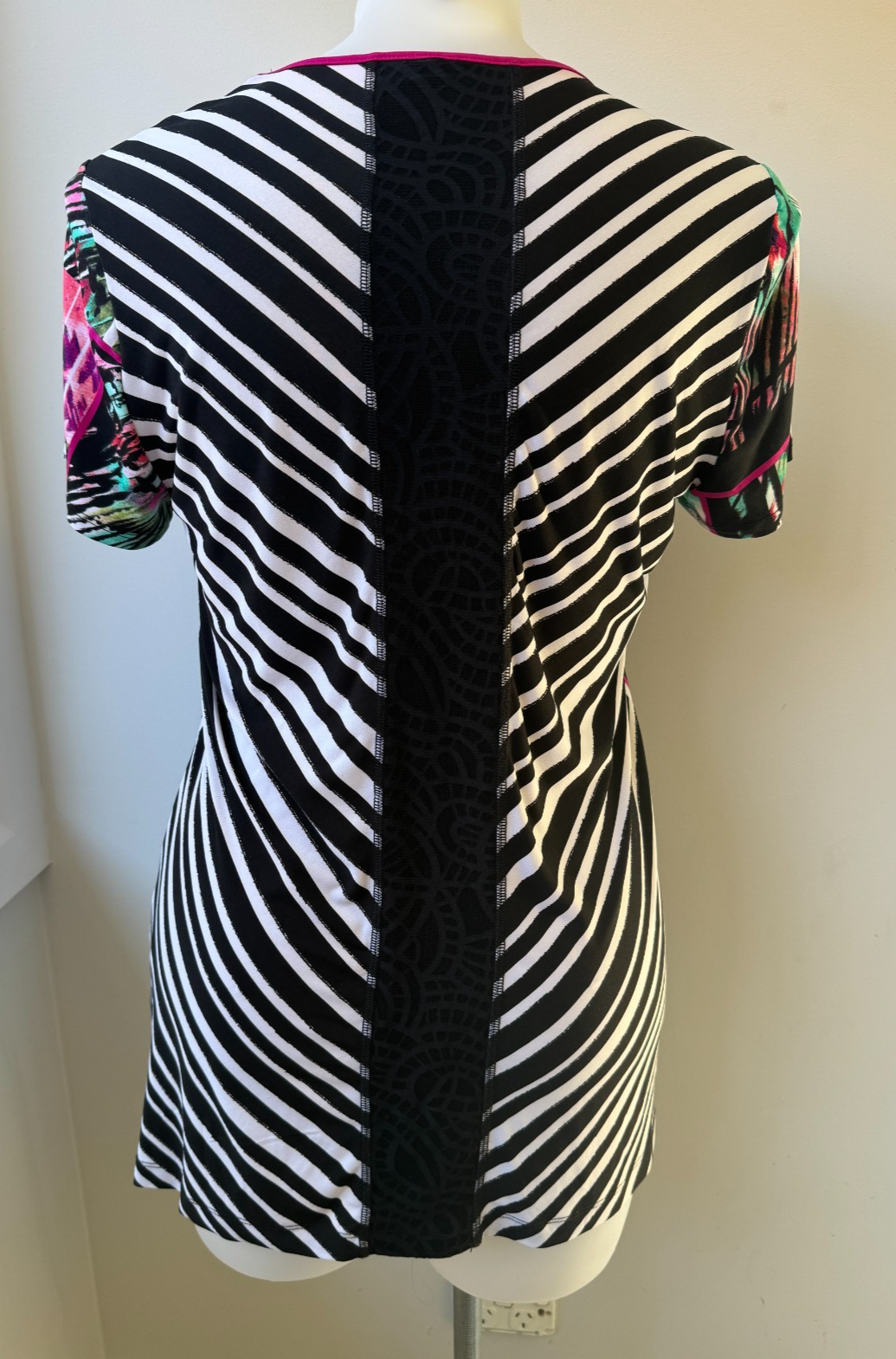 TS TAKING SHAPE Black/Pink/White/Green Geometric TOP SIZE XS=14/16