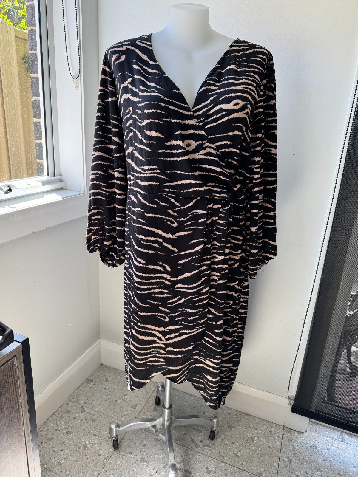City Chic ✨  Faux Wrap Animal Print Dress ✨  – Brown/Black Size XXL 24 RRP $149