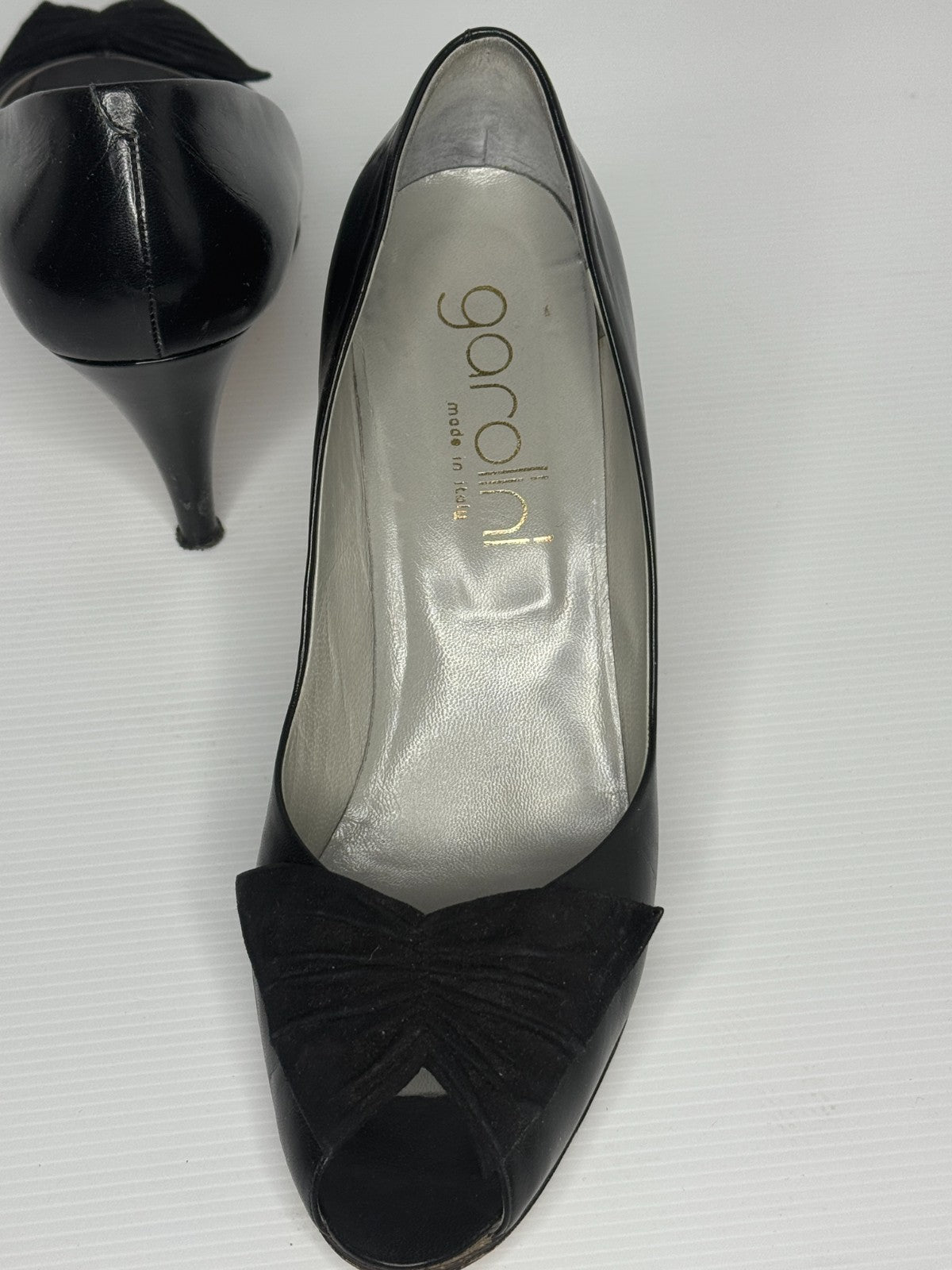 Vintage Garolini black peep toe pumps, Italian RARE FIND, size 8.5M Leather