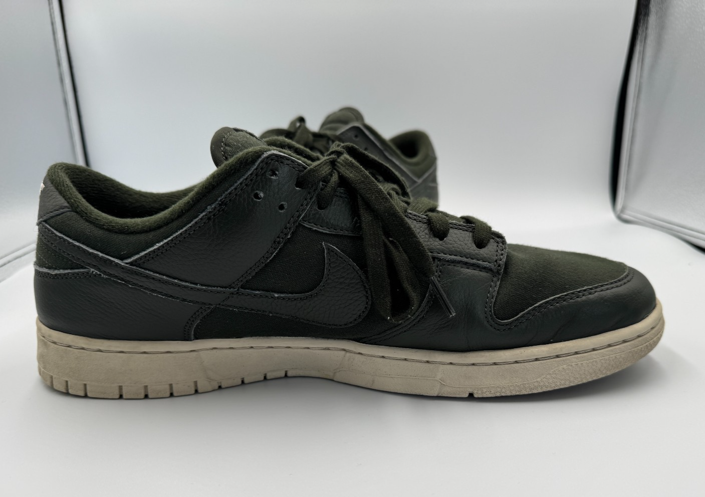 Nike Low Dunk PRM "Sequoia" sneakers in Great Condition US 13 As New