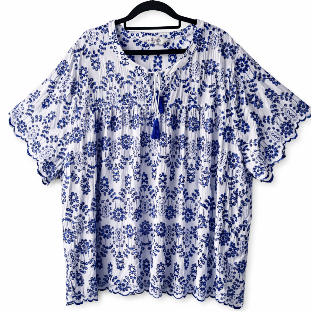 ✨ Taking Shape Natural Contrast Broderie Top ✨ Plus Size 24 | White / Blue