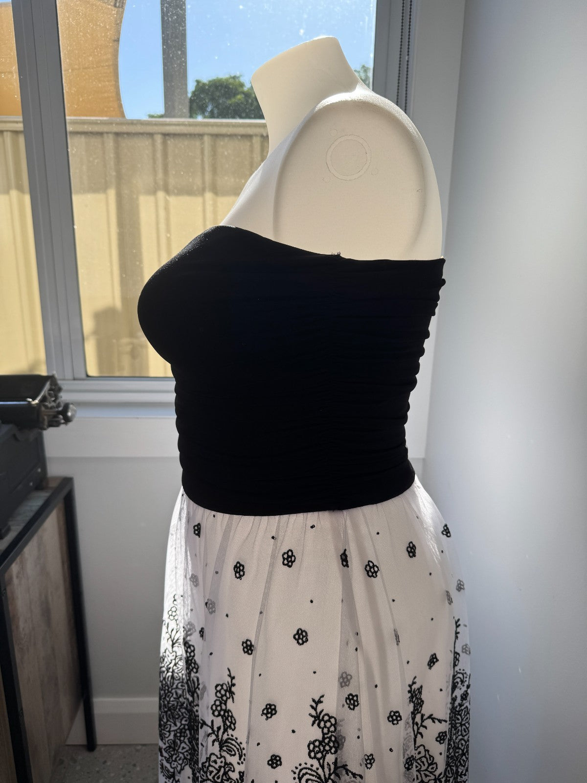 Speechless Black & White Strapless Party Dress Beaded  Tulle Lined 🖤 Size 14-16