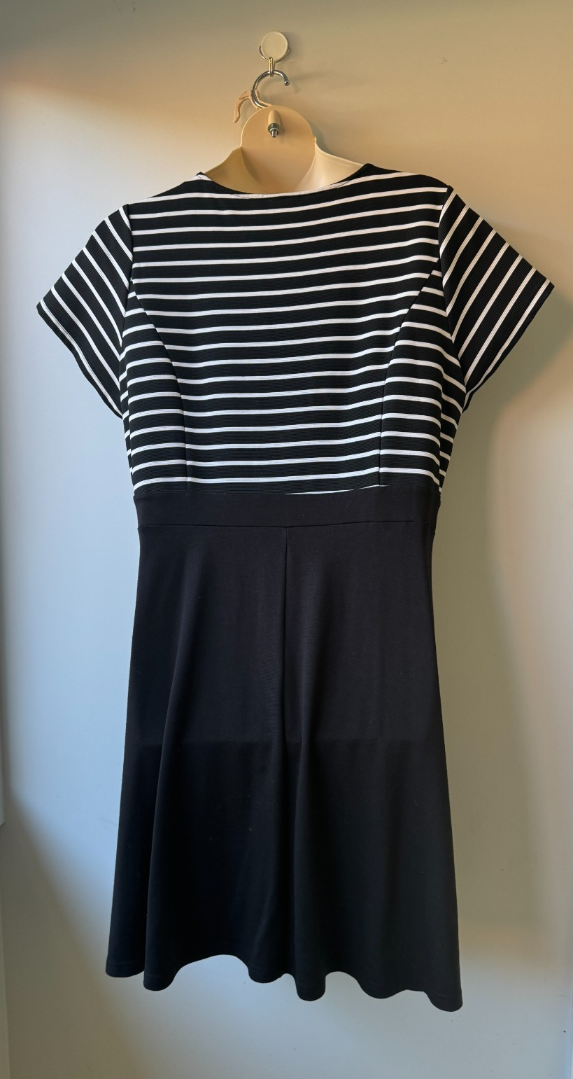 City Chic Black and White Striped Dress With Eyelet Lace Up V-Neck Front Size 20