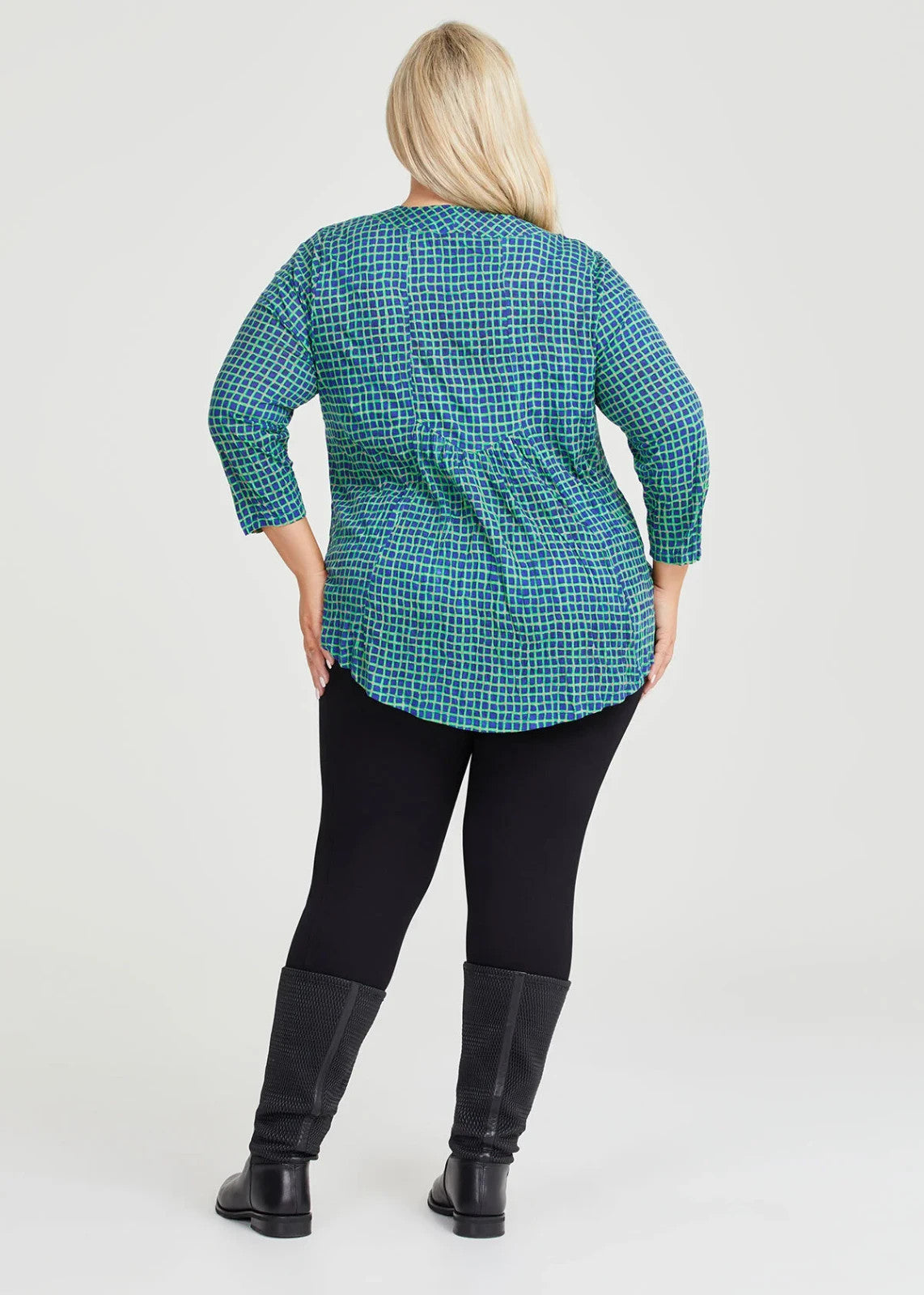 Taking Shape V-neck Bamboo Crush Top in Green Print  Plus Size 22 RRP $120 New
