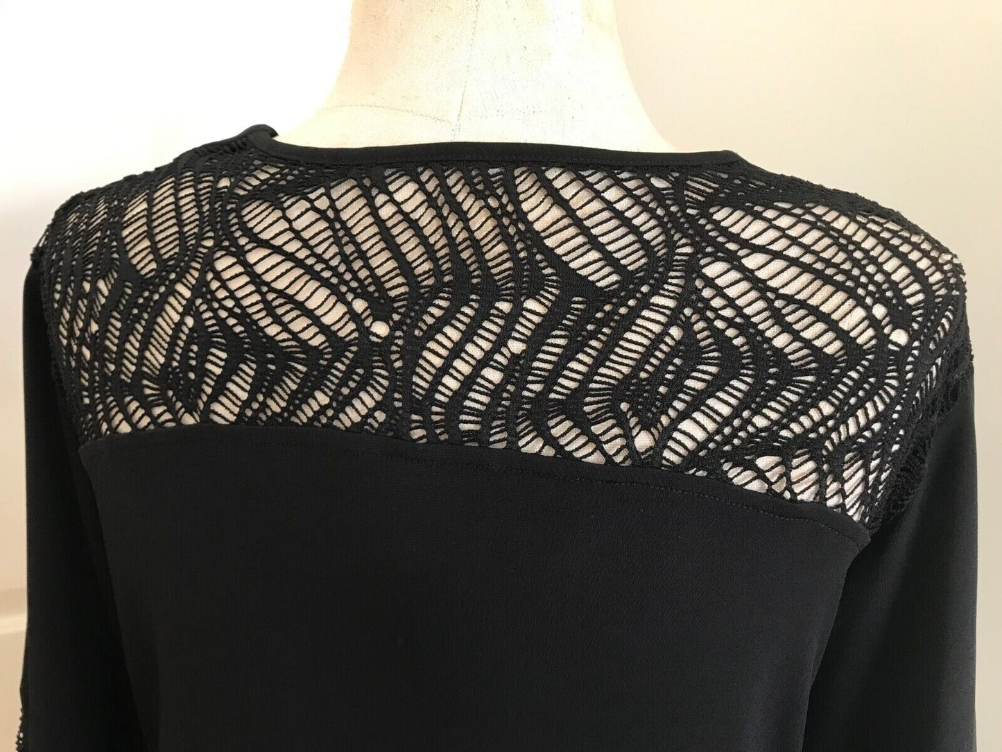 TAKING SHAPE Luna Lace Tunic Size S (16-18) rrp $119.95 New With Tag