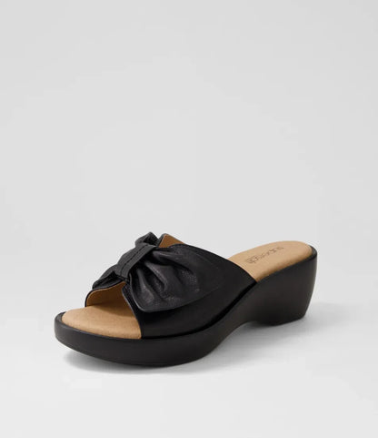 Diana Ferrari Supersoft Blessed Black Leather Slides 40C US 10 RRP $150