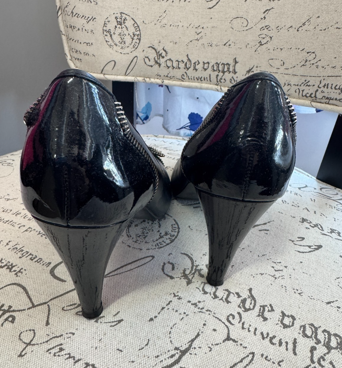 Wittner Vintage Black Leather Studded Bow Toe Heels — Size 8 AU ***Stunning***