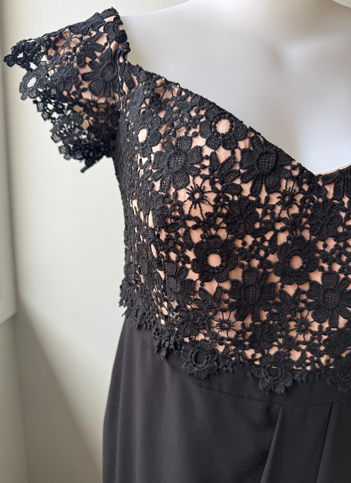 City Chic Lace Glamour Midi Dress - black as New - Plus Size 16 -  RRP $200