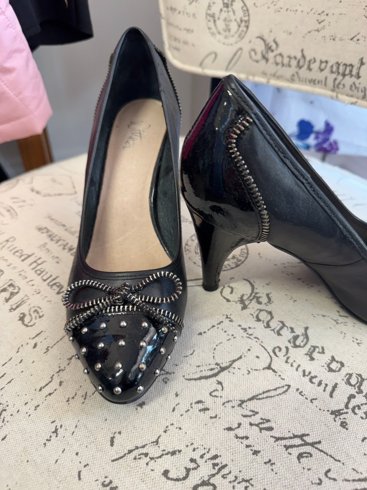 Wittner Vintage Black Leather Studded Bow Toe Heels — Size 8 AU ***Stunning***