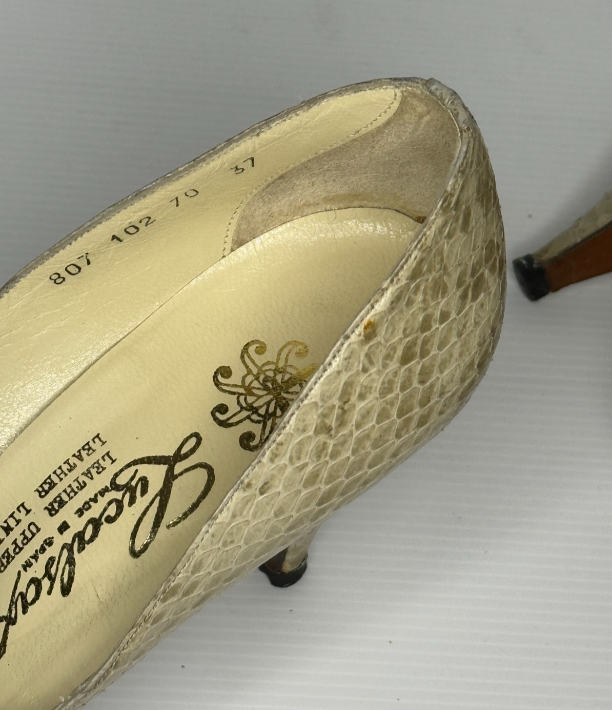 Lucalsax Beige Snakeskin slip on Vintage 60s 70s  RARE FIND, size 8.5 Leather