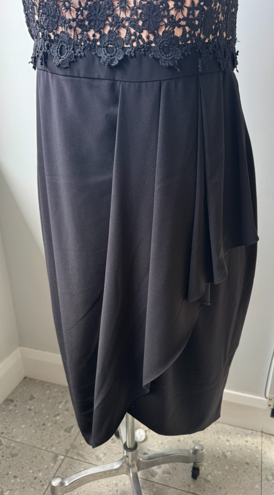 City Chic Lace Glamour Midi Dress - black as New - Plus Size 16 -  RRP $200